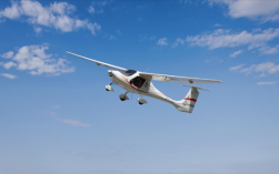 我国首款！新能源轻型运动类飞机正式交付：续航里程达280公里!