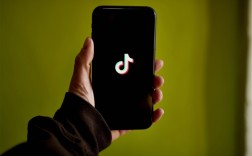 独自养活3弟妹的女生遭堵门：被吓到！