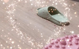 女子在家突然脚底喷血紧急送医 自称网上看踩指压板可以助眠！