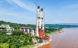 世界首创！渝万高铁公铁双联塔大桥首个主塔封顶!