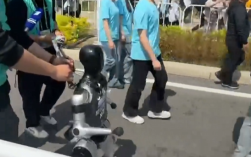 获第3名的机器人带伤比赛 跑完半马累瘸火了！