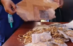 中国救援队在缅甸灾区挖出40斤黄金 第一时间将财物移交当地警方处理！