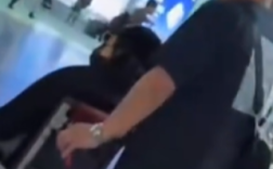 章子怡因在领奖后台摔倒坐轮椅出行 工作室回应！