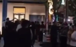 24小时图书馆门前广场舞噪音严重 工作人员回应！