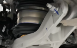 余承东没吹牛！问界M8底盘结构实拍：用料非常猛！