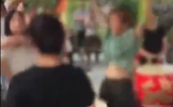 大妈常年打鼓扰民 业主无奈敲锣对抗 多方回应！