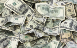 美国一运钞车掉落30万现金：50多名路人现场捡钱瓜分！