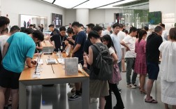 华为Pura 80系列被疯抢 一女生成为首批购机用户：很开心很激动!