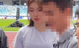 吴艳妮亲手教粉丝调整拍照角度 笑称“以后如果是拿没修的丑照就不给签了”！