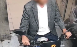 大爷为骑电动车进电梯 一锄头干掉智能阻止系统！