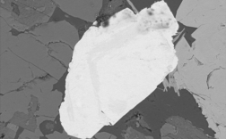 我国发现自然界新矿物菱硼硅镧矿：具有高效发光特性！