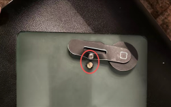 中国网友在巴西遭抢劫 劫匪连开两枪 笔记本替他挡下子弹!