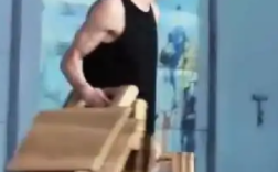 湖南一麻辣烫店因帅气店员走红 店主:不是我儿子 也表示985金融系大学生！