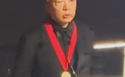 刘家琨普利兹克建筑奖领奖后感谢工作室3只小猫 表示“撸猫爽”！