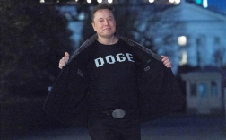 马斯克嘲讽“哈佛经济学博士” 后者回怼：你就是个卖车的！