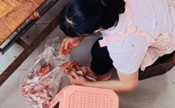 商家偷往猪肉上抹硼砂 拍摄者回应！