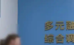 孙子随母姓 公公当众扇儿媳巴掌！