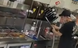 骑手安慰因订单多崩溃的女店员 客服回应！