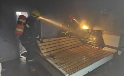 充电宝卧室放电突然起火 剃须刀被烧成黑炭！