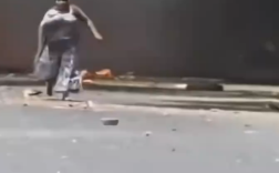 男孩树下睡觉 被印坠毁客机砸中烧死！