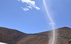 小小的也很可爱 网友拍下龙卷风“幼崽” ：宛若小蛇腾！