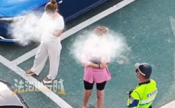 两女子人肉占车位不让别车停 “他非要停在这不走”交警：没那么多事 你让就行了！