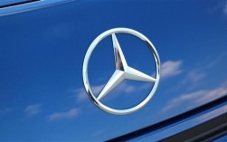 奔驰CEO：电动车普及不如预期 不会放弃燃油车!