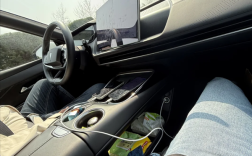 顺风车高速上开智驾后剪指甲、抽烟 乘客投诉后司机被封号！