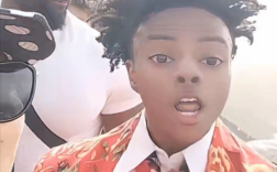 中国阿姨长城偶遇千万粉网红“甲亢哥”：十级美颜开到顶！