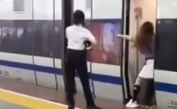 女子伸腿阻止高铁关门被行拘！网友质疑为何能得逞！