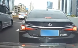 男子追尾把日系车撞了一个大坑 没想到车主看之前自动修复好了！