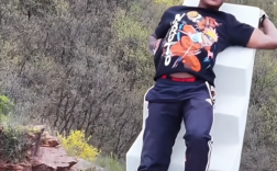 世界顶流网红甲亢哥爬伏羲山天梯 一路直呼My god!