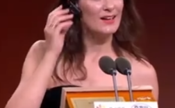 《爱的暂停键》获北影节四项大奖 成为本届天坛奖最大赢家!