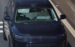 男子开智能驾驶闭眼睡觉 超速行驶百公里：扣6分罚款400元！