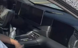 主驾双联屏、副驾大彩电！全新智己LS6座舱谍照曝光！