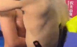 贴满肌肉贴！孙杨退出男子100米自由泳比赛