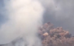 欧洲最高活火山喷发 形成千米高火山羽流 50公里外能听到爆炸声!