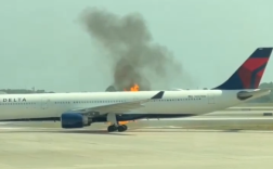 又一起！美国一客机起飞时发动机突然起火：乘客滑梯逃生！