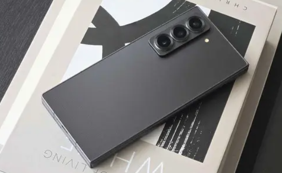 曝三星GalaxyZFold7采用钛金属背板 考虑移除 digitizer（数字转换器）组件！