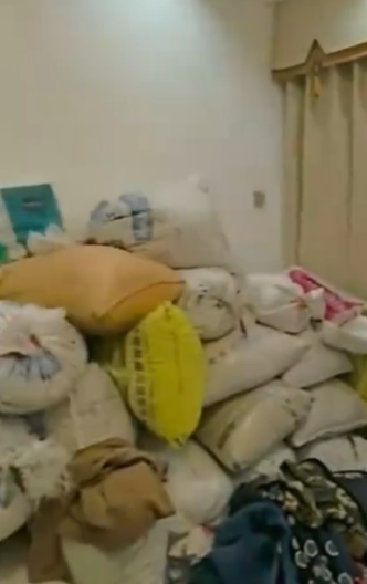男子200万建洋房被爸妈塞满农作物 哭笑不得！