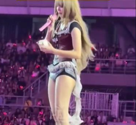 Lisa演唱会丢掉粉丝送的LABUBU 到底怎么回事