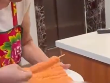 老爷子是否被“消费”引起网友质疑！杨少华账号删除带货视频！